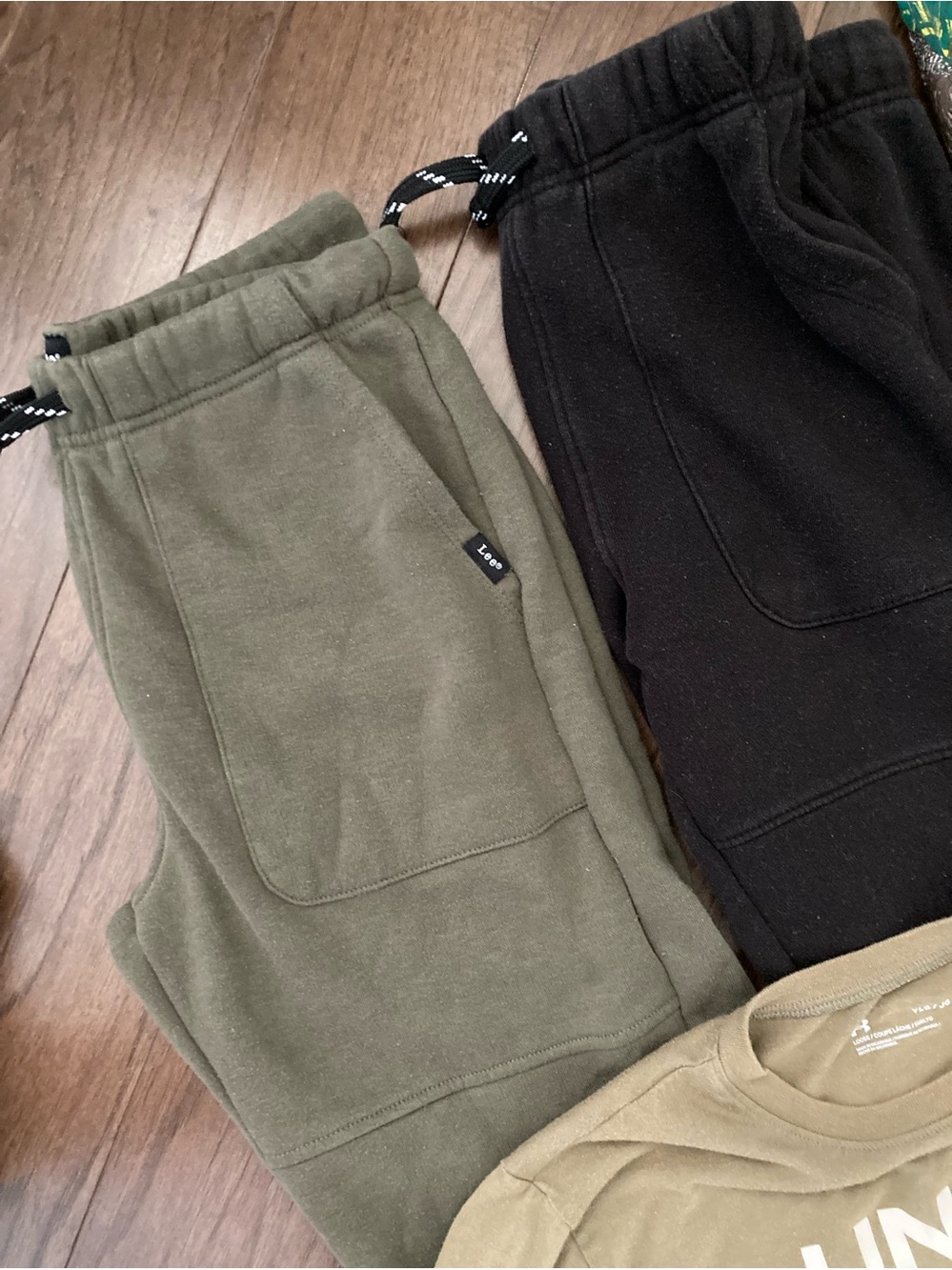 BUNDLE: Boys Sz 12-14 School Clothes Under Armour Tees Joggers Hoodie Sweater - Picture 15 of 15